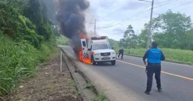 Incendio de ambulancia con paciente en ruta Borbón-Esmeraldas – La Voz del Altiplano