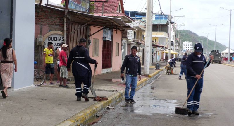Operativo Especial de Limpieza en Crucita por Carnaval – La Voz del Altiplano
