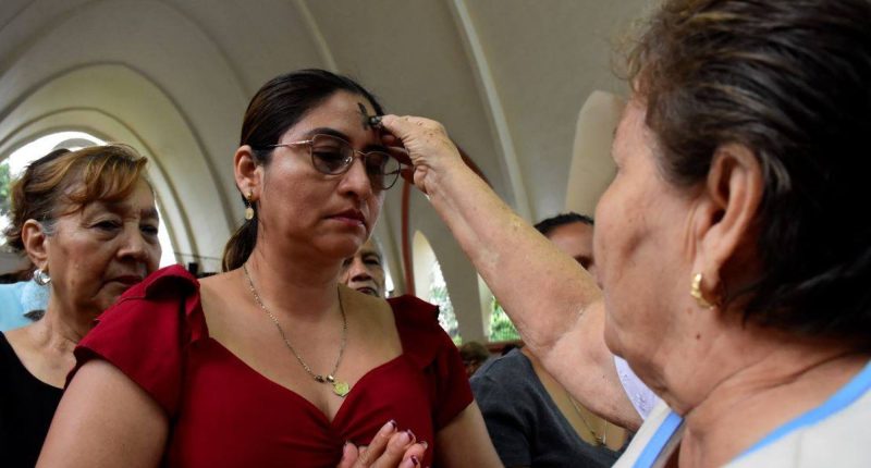 Cientos de fieles participaron en el inicio de la Cuaresma – La Voz del Altiplano