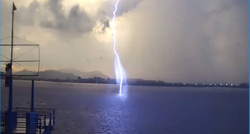 Guayaquil enfrenta fuertes lluvias y tormentas que complican tránsito – La Voz del Altiplano