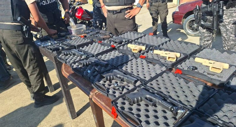 Incautan armas y drogas en operativos en Quevedo – La Voz del Altiplano