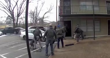 Indignación en EE. UU. por Agente Federal que Agrede a Perro – La Voz del Altiplano