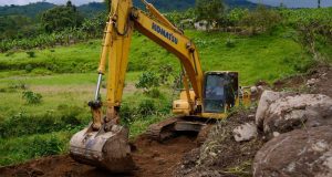 Reparación vial en la carretera Julio Moreno-Azogues – La Voz del Altiplano