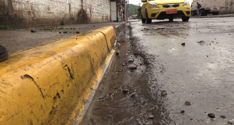 Primeras lluvias evidencian problemas de drenaje en Portoviejo pese a limpieza de sumideros – La Voz del Altiplano