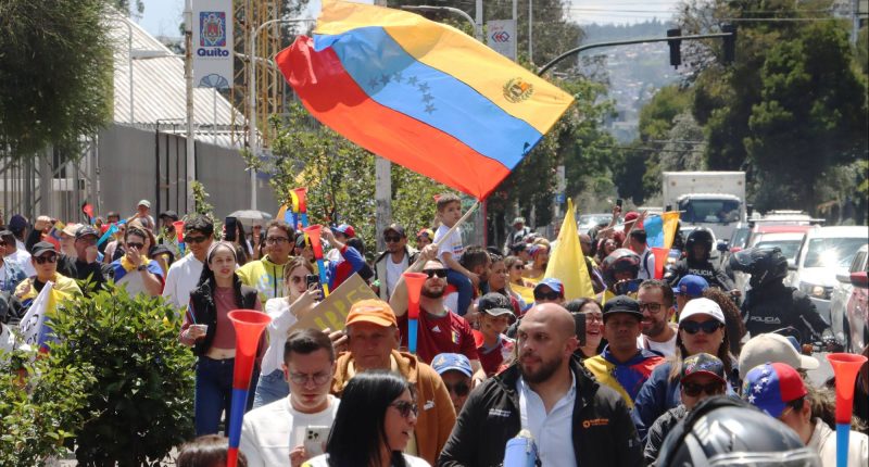 Venezolanos evalúan regresar a su país tras caída de Maduro – La Voz del Altiplano