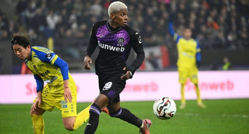 Con Nilson Angulo tres ecuatorianos en Premier League 25/26 – La Voz del Altiplano