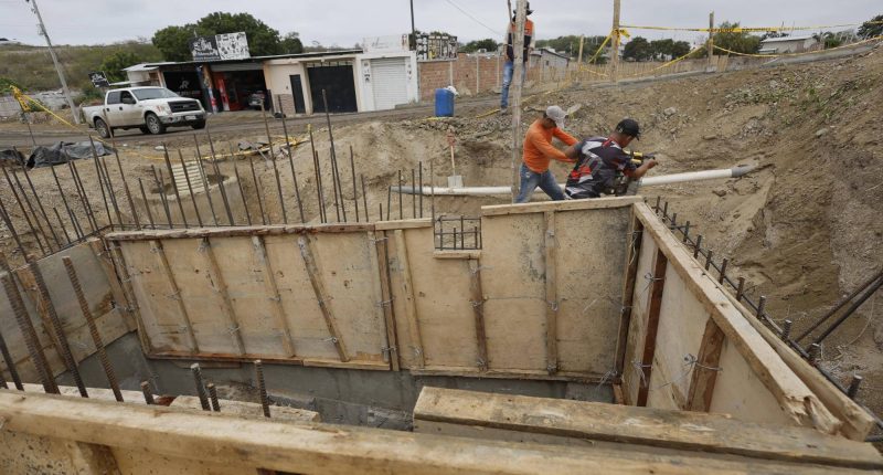 Villa Uxmal se prepara para despedir las inundaciones – La Voz del Altiplano