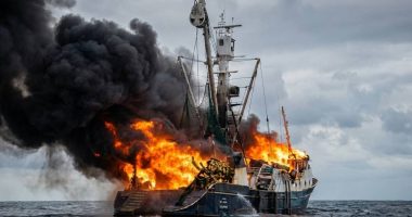 Barco atunero que zarpó de Manta se hunde tras incendio – La Voz del Altiplano