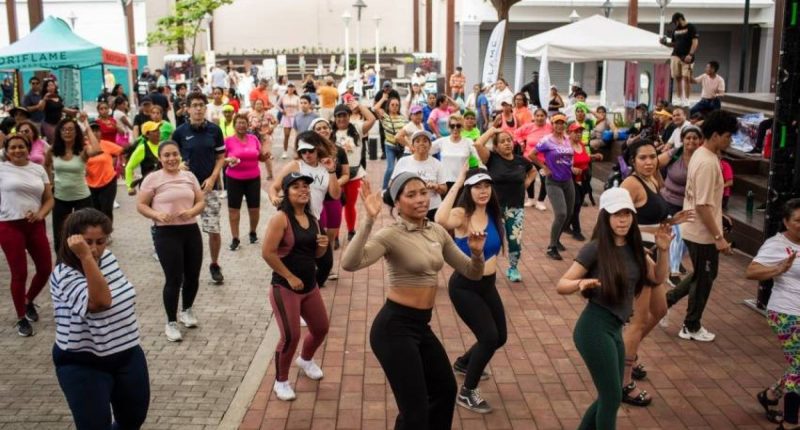 Bailoterapia y yoga: energía dominical en Guayaquil – La Voz del Altiplano
