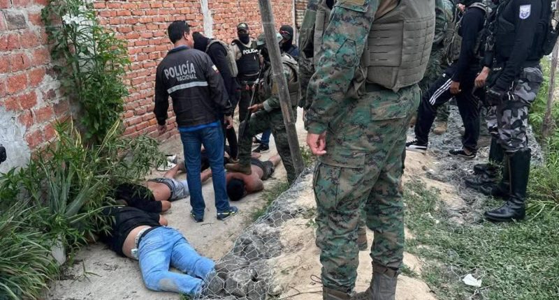 Detienen a tres por venta de droga en Manta con 245 fundas – La Voz del Altiplano