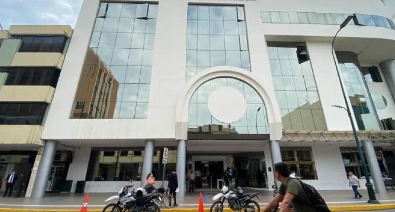 Panfletos en el consejo de la judicatura de Machala – La Voz del Altiplano