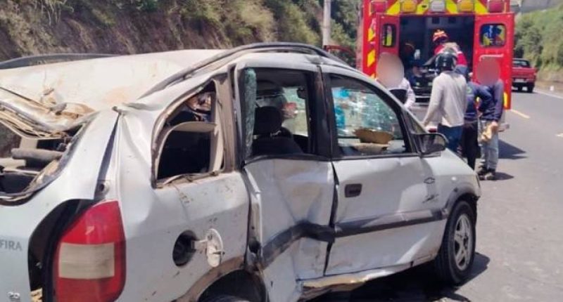 Ocho menores heridos en vuelco de automóvil en Cayambe – La Voz del Altiplano