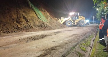 Cierre de vía antigua a Nayón por deslizamiento de tierra – La Voz del Altiplano