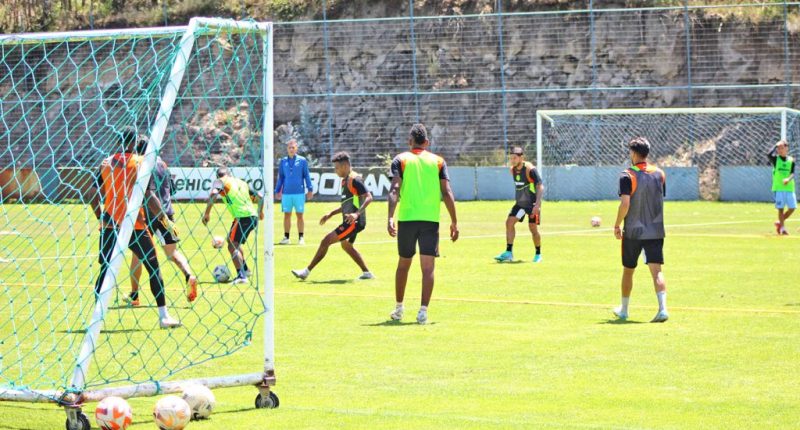 Macareños hablan previo al debut – La Voz del Altiplano