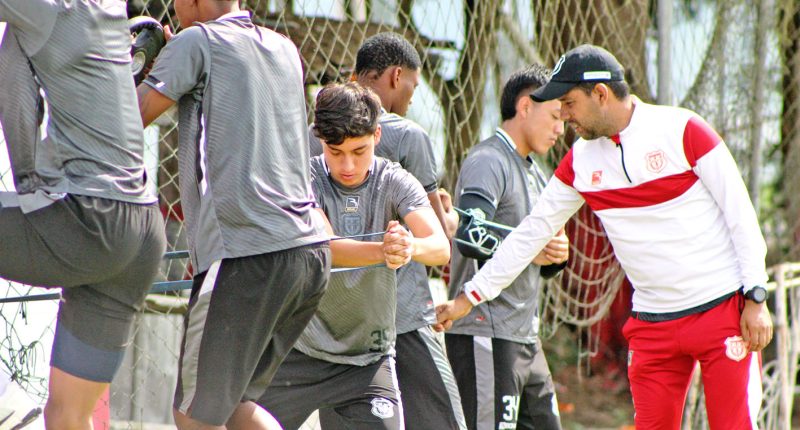 Técnico define el once para medir a Barcelona – La Voz del Altiplano