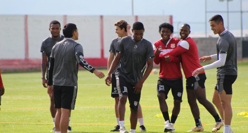 Tecniquistas se enfrentarán al ‘Papa’ Aucas  – La Voz del Altiplano