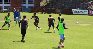 Celestes concentrados en su presentación  – La Voz del Altiplano