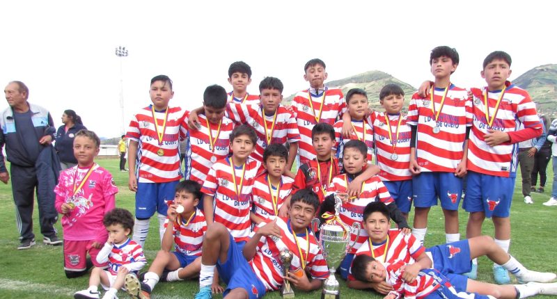 Quero tiene a sus monarcas juveniles  – La Voz del Altiplano