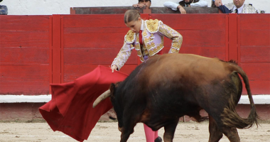 Orejas e indulto en primera corrida taurina  – La Voz del Altiplano