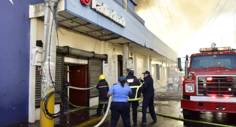 Incendio en el centro de León afecta varias tiendas – La Voz del Altiplano