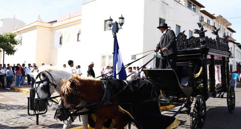 León honra al Príncipe de las Letras Castellanas – La Voz del Altiplano