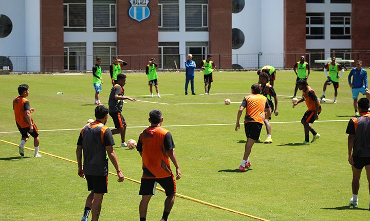 Celestes listos para su primer partido – La Voz del Altiplano