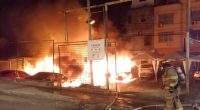 Incendio destruye vehículos en un parqueadero de Manta – La Voz del Altiplano