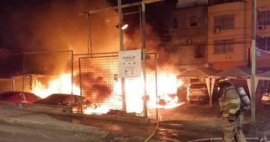 Incendio destruye vehículos en un parqueadero de Manta – La Voz del Altiplano