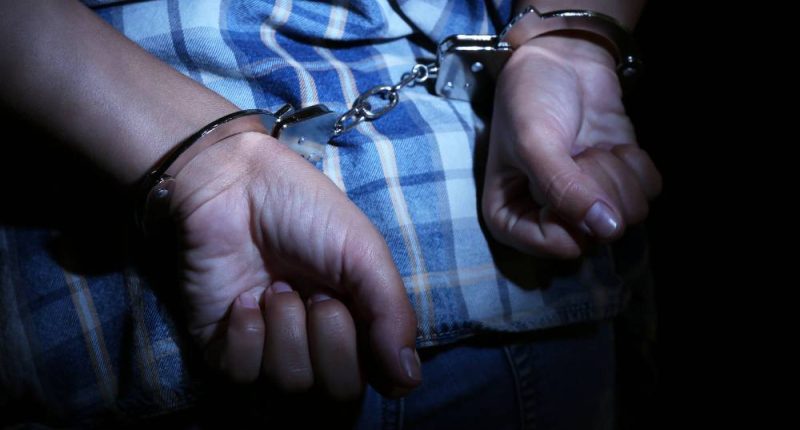 Hombre arrestado por matar a su esposa e hijos en Pakistán – La Voz del Altiplano