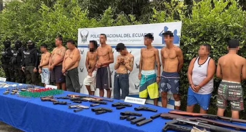 Policía realiza más de 40 allanamientos en el toque de queda – La Voz del Altiplano