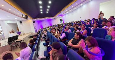 Mujeres que se Levantan 2026 en Manta con 250 Asistentes – La Voz del Altiplano