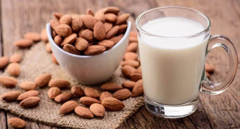 Leche de Almendras vs. Leche de Vaca: ¿Cuál es Mejor? – La Voz del Altiplano