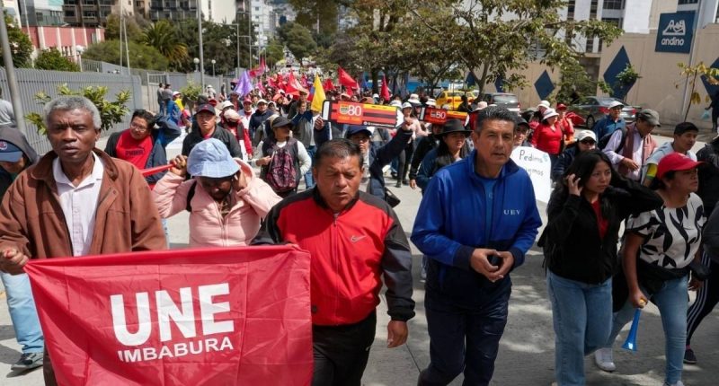 La UNE se moviliza contra la flexibilidad laboral en Ecuador – La Voz del Altiplano