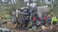Bus cae 25 metrosy dejó dos muertos – La Voz del Altiplano