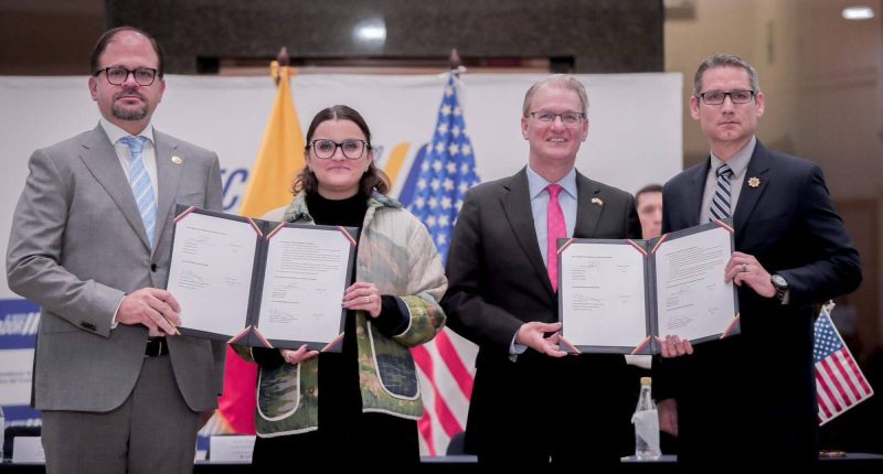 Ecuador firma acuerdo con EE.UU. – La Voz del Altiplano