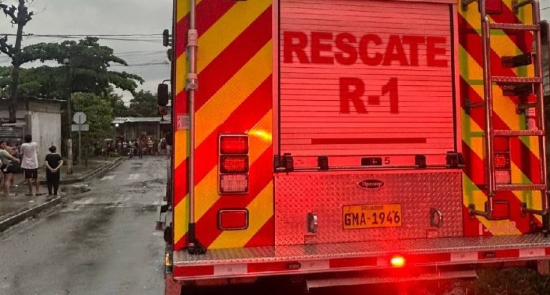 Niño cayó en alcantarilla en Guayaquil bomberos lo buscan – La Voz del Altiplano