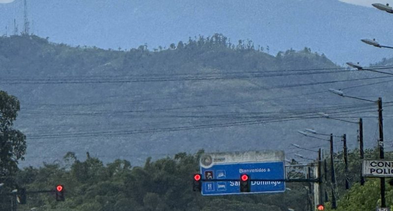 Vista de tres volcanes desde Santo Domingo – La Voz del Altiplano