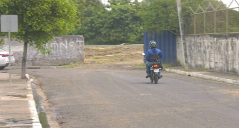Carreras clandestinas de motos no cesan en la vía del exaeropuerto – La Voz del Altiplano