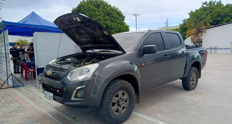 Detienen en Manta a conductor de camioneta robada con placas iguales – La Voz del Altiplano