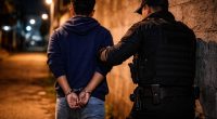 Adolescente fue sorprendido con una pistola en Santo Domingo durante control policial – La Voz del Altiplano