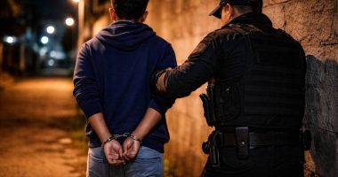 Adolescente fue sorprendido con una pistola en Santo Domingo durante control policial – La Voz del Altiplano