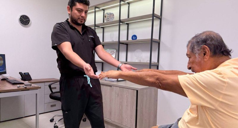 Científicos ecuatorianos investigan Parkinson con apoyo de MJ Fox – La Voz del Altiplano