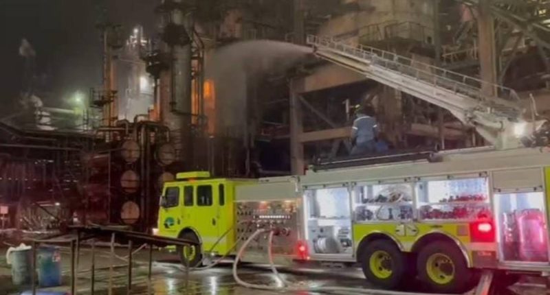 Petroindustrial Sofoca Incendio en Refinería de Esmeraldas – La Voz del Altiplano