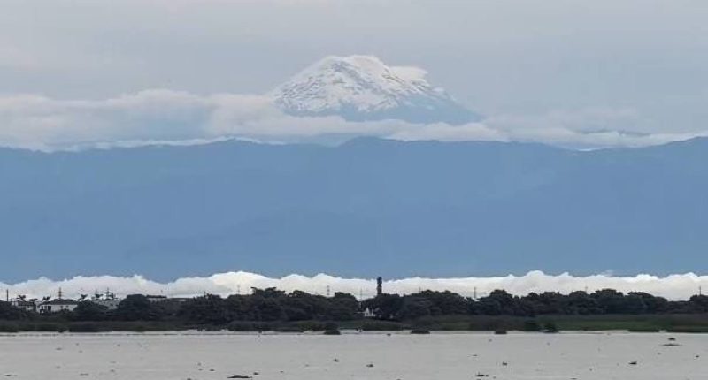 Volcán Chimborazo sorprende a Guayaquil: fotos virales – La Voz del Altiplano