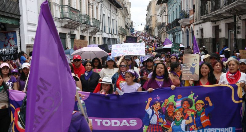 Marchas Día Internacional de la Mujer en Ecuador – La Voz del Altiplano