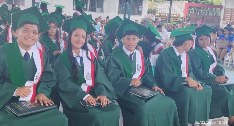 Más de mil estudiantes se gradúan en San Vicente, Sucre – La Voz del Altiplano