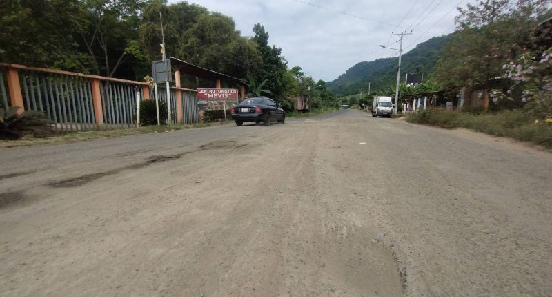 Problemas en la vía Santa Ana-Poza Honda, Manabí – La Voz del Altiplano