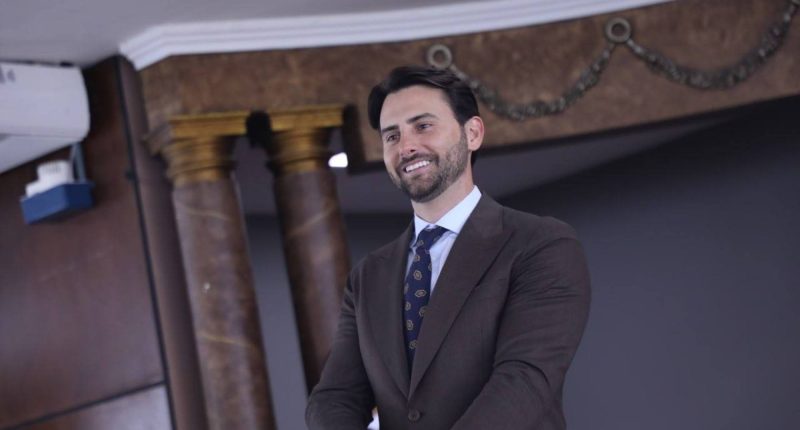 Niels Olsen sobre el voto ecuatoriano – La Voz del Altiplano