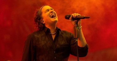 Carlos Vives vuelve a lo clásico en su nuevo álbum – La Voz del Altiplano