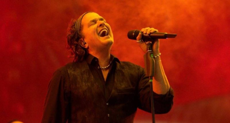 Carlos Vives vuelve a lo clásico en su nuevo álbum – La Voz del Altiplano